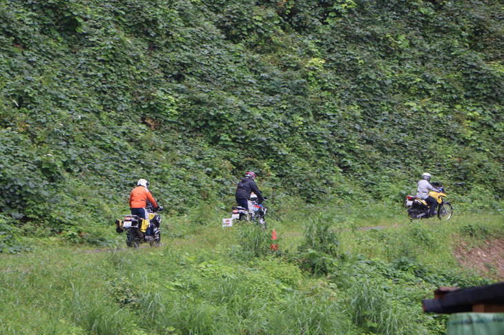 会場の立地を利用したオフロード試乗会も実施。参加者たちはつかの間の、ちょっとした冒険を楽しんだ。