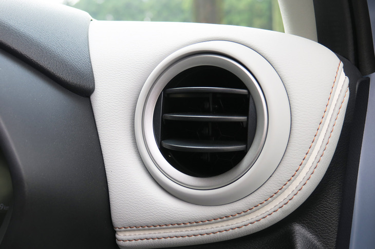 三菱eKクロスEV P（エアコン吹き出し口）