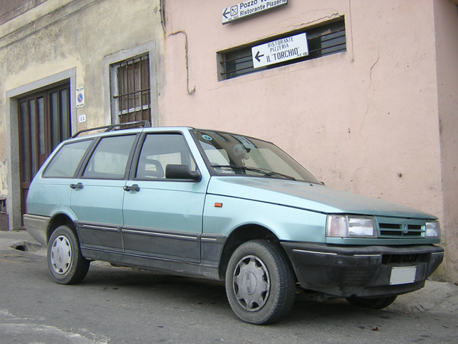 「インノチェンティ・エルバ」。「フィアット・ウーノ」をベースにしたブラジル工場製ワゴンで、ウーノのイタリア本国での生産終了後も輸入されていた。