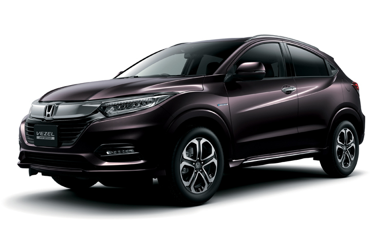 「ホンダ・ヴェゼル」は、コンパクトハッチバック「フィット」と同じ「グローバルスモールプラットフォーム」を採用する。スペックの似たグレード同士を比較すると、ヴェゼルのほうが60～70万円ほど高い値付けとなっている。