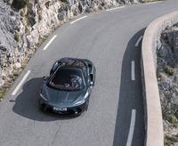 「マクラーレンGT」の燃料タンクの容量は72リッター。欧州複合モードの燃費値は10.8リッター/100kmで、一給油あたり400マイル（約650km）の航続が可能とされる。