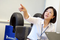 パワーポイントで「MXV3-A」のターゲット車種を紹介する鈴木さん。「アルファ・ロメオ75」に「アウディ・クワトロ」「シトロエンBX」、日本車では「いすゞ・ピアッツァ」「日産パルサー」と、懐かしい車名が並び、大いに盛り上がった。