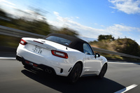 アバルト124スパイダー