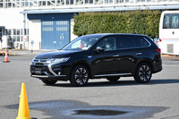 筆者が試乗した旧型「アウトランダーPHEV」は2017年2月に改良を受けて登場したモデルだ。