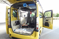 こちらはホンダアクセスの用品を満載したアウトドア……というか“移動式茶の間”仕様。ベース車は4人乗りの上級グレード「e： FUN」で、同車や同じく4人乗りの「e： L4」なら、こうしたパーソナルユースも様になる。