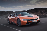 「BMW i8」のオープントップモデル発売