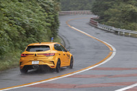 家族で使えるFFハンドリングマシン！ ルノー・メガーヌR.S.ウルティムを試すの画像