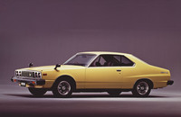 「日産スカイライン ハードトップ2000GT-E・X」。通称“ジャパン”のハードトップGTの上級グレードだが、価格は160万円以上で“ハコスカ”の「ハードトップGT-R」より高価になっていた。