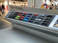 イル・チェントロの展示は、近隣のアルファ・ロメオ歴史博物館内にある販売店、アレーゼ・モーターヴィレッジのサテライトである。