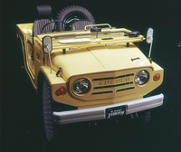 前ページの流れに従って初代のことにも触れておくと、これは完全にクラシックカーである。購入、維持、使用には相応の覚悟が必要となるだろう。