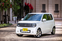 2025年9月12日に発売されたホンダの新型電気自動車（BEV）「N-ONE e：」。2024年10月に登場した軽商用BEV「N-VAN e：」に続く軽自動車規格のBEVだ。