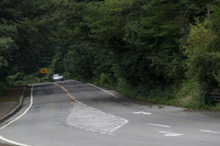 八ヶ岳のワインディングロードを走る「911タルガ4 GTS」。試乗車には装備されていなかったが、ロールをアクティブ制御する「PDCC」や、後輪操舵機構のリアアクスルステアリングなどもオプションで用意されている。