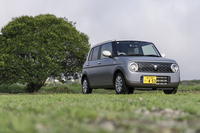 今回の試乗車は「スズキ・アルト ラパン」の最上級グレード「ハイブリッドX」のFF車。車両本体価格は171万7100円。