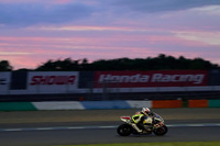 夜間走行は美しいのだが、コースが暗くなっていくため「初心者は遠慮してください」とのお達しが……。ヘッドライト点灯、反射材の着用が厳しく義務付けられた。
	 