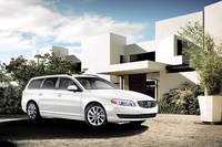 「ボルボV70」に装備充実の特別限定車