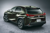 「レクサスUX」のリアビュー。フロントとは異なり、他のレクサス車とは趣の異なる意匠に仕上げられている。