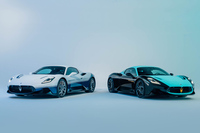 マセラティがレース復帰20周年を祝う限定車「MC20イコーナ／レッジェンダ」を発表の画像