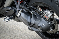 リアタイヤは片持ちのスイングアームで支持。ボクサーツインエンジンとシャフトドライブの組み合わせは、BMW Rシリーズの伝統だ。