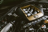 3.8リッターV6ツインターボの「VR38DETT」エンジンは従来どおりの最高出力570PSと最大トルク637N・mを発生。騒音規制に対応しつつパワーダウンを防いだのがトピックだ。