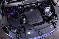 フロントに縦置きされる2リッター直4ディーゼルターボエンジンには、ベルト駆動式オルタネータースターター（BAS）と12Vのリチウムイオンバッテリーを用いたマイルドハイブリッドシステムが組み込まれている。最高出力204PS/3800-4200rpm、400N・m/1750-3250rpmを発生。