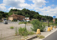 2つのスタンドはいずれも廃業。敷地は2012年には更地となった。2018年6月撮影。