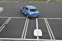 このシステムでは、駐車位置ズレの許容範囲は最大10cmとなかなかシビアだ。そこでパーキングアシスト機能を搭載し、適正な駐車位置に誘導する想定となっている。