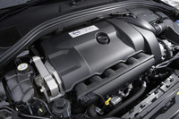 心臓部は“素の”「T6 AWD」と同じ。304ps、44.9kgmを発生する3リッター直6が横置きされる。