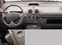 写真左下は、助手席側エアバッグのOFFスイッチ。【スペック】全長×全幅×全高＝3425×1630×1435mm/ホイールベース＝2345mm/車重＝880kg/駆動方式＝FF/1.2リッター直4SOHC8バルブ（58ps/5250rpm、9.3kgm/2500rpm）/車両本体価格＝149.0万円（テスト車＝同じ