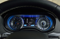 メーターパネル「フルカラー7インチマルチビューディスプレイ」。中央部には、車両情報のほか、カーナビの誘導イメージも表示できる。