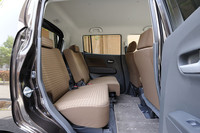 テスト車の5：5分割可倒式リアシートは、リクライニング機能のほか、前後160mmのスライドが可能だ。