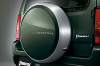 専用アルミ製スペアタイヤハウジング（「LAND VENTURE」エンブレム）