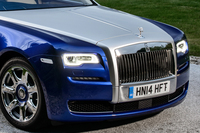 一目見ただけでは分かりづらいが、新しいデザインのボンネットやバンパー、LEDヘッドランプを採用するなど、フロントまわりは従来モデルから大きく変更を受けている。
    