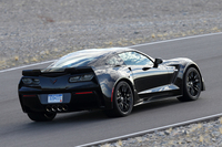 ライバルはポルシェ！ 動的な質感はヨーロッパのスーパースポーツに完全に並んだとみていい。
    