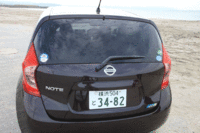 5人乗車時の荷室容量は、先代モデル（338リッター）よりわずかに少ない330リッター。ただし、後席を倒すことでスペースを拡大できる。フロアは二段式になっており、高さのある荷物にも対応する。
（写真をクリックすると、荷室の様子が見られます）