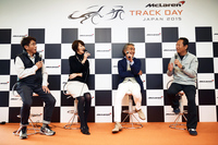 関谷正徳氏や加藤哲也氏らによるトークショー。関谷氏は「マクラーレンF1 GTR」をドライブし、1998年のルマン24時間レースで日本人初の総合優勝を果たした。