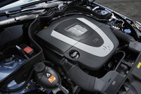 エンジンは3.5リッターV6のみの設定。10・15モード燃費は、9.1km/リッター。