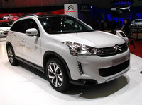 プジョーとルノーだけでなく、今回のショーではシトロエンもコンパクトクロスオーバーの「C4エアクロス」をお披露目した。