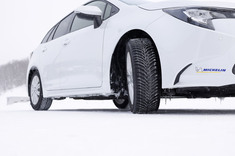 ミシュランの最新オールシーズンタイヤ「クロスクライメート3」を北海道の冬道で試す。その印象は？