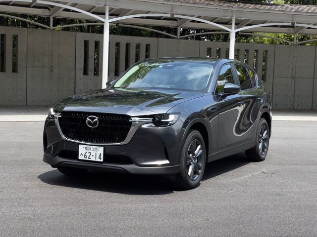 「25S Sパッケージ」（FR）の車両本体価格は299.2万円。「PHEV」の最上級グレードと比べると、なんと半額以下！ 4WDモデルの321万7500円でも十分にお買い得だ。