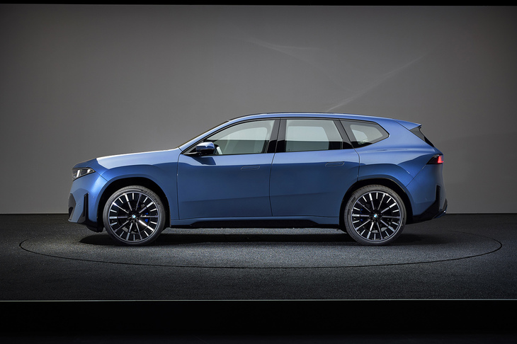 ボディーサイズは全長×全幅×全高＝4782×1895×1635mmで、フットプリントは先代モデルとほぼ同等といえるが、全高が35mmも低くなったことで0.24のCd値を実現している。