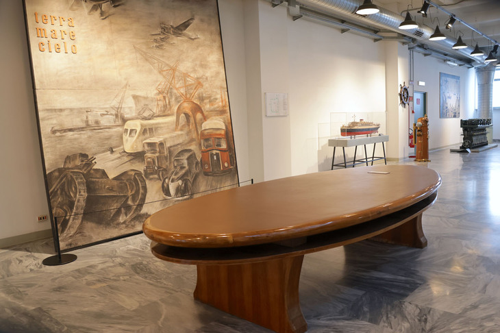 フィアットとソビエト政府両首脳による調印式に使われたテーブル。フィアット歴史センターに展示されている。