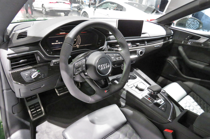 アウディRS 5スポーツバック（コックピット周辺部）