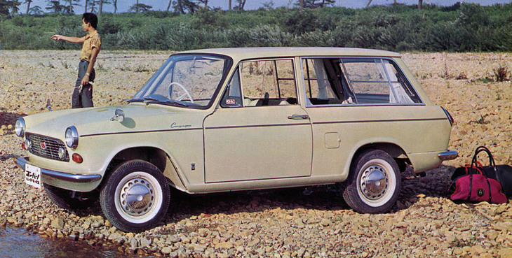 1963年「ダイハツ・コンパーノ バン デラックス」。エクステリアのみならず、丸型3連メーターを持つインパネなどインテリアのデザインもイタリアンだった。