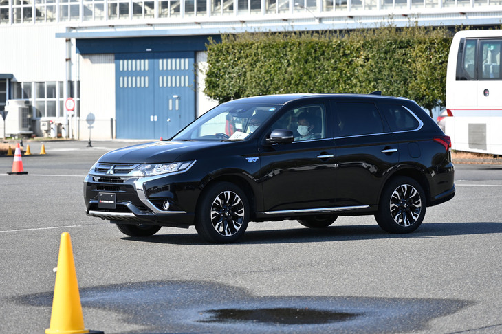 筆者が試乗した旧型「アウトランダーPHEV」は2017年2月に改良を受けて登場したモデルだ。