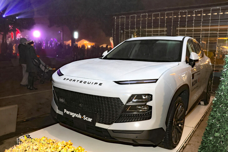 イタリアの「DRオートモビルズ」が2024年に販売開始した「スポルトエクイップ6GT」。ベースは中国・奇瑞のサブブランド「ジェッツアー（捷途）」のSUV「ダーシン」である。全長は4590mm。1.5リッターターボ仕様と1.6リッター仕様がある。