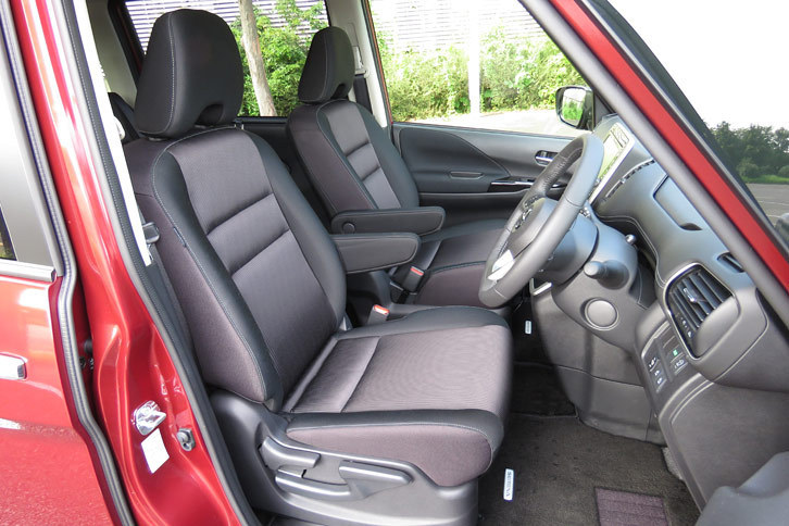 日産セレナ ハイウェイスターG（1列目シート アレンジパターン）