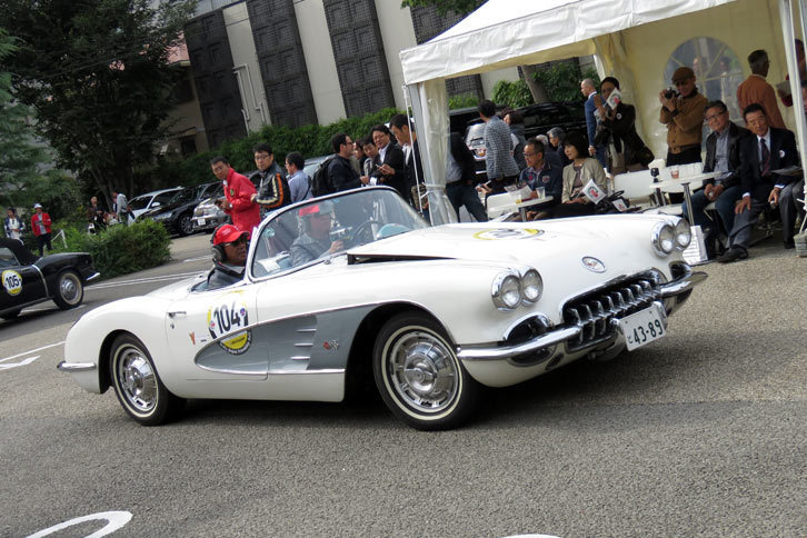今回のイベントで見かけた唯一の“アメ車”が、こちらの1958年式「シボレー・コルベット」。「C1」の愛称で親しまれる初代モデルの後期型。