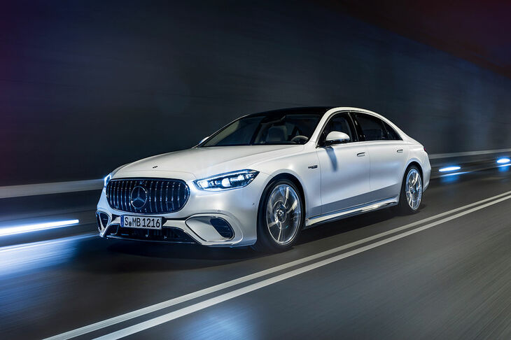 メルセデスAMG S63 Eパフォーマンス：価格は20万8400ユーロ（約3200万円）から、発売時期は2023年。メルセデスは「S65」を廃止するため、将来的には「S63」が「Sクラス」のトップモデルとなる。4リッターV8エンジン（最高出力612PS）は残るが、電動アシストとなり、トータルで802PSを発生する。