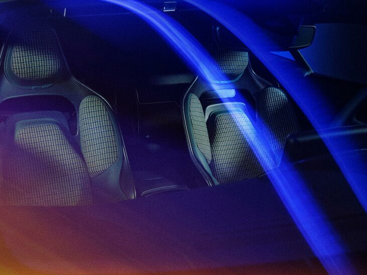 アストンマーティン・ヴァラー（シート）