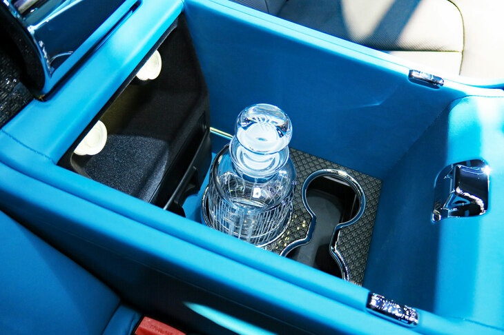 ロールス・ロイス・ブラックバッジ・ゴースト（クーラーボックス）